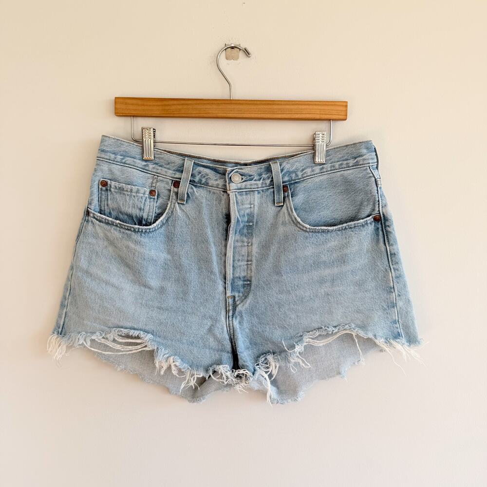 Levi's Premium 501 Original Frayed Hem Short Light Wash Blue 31